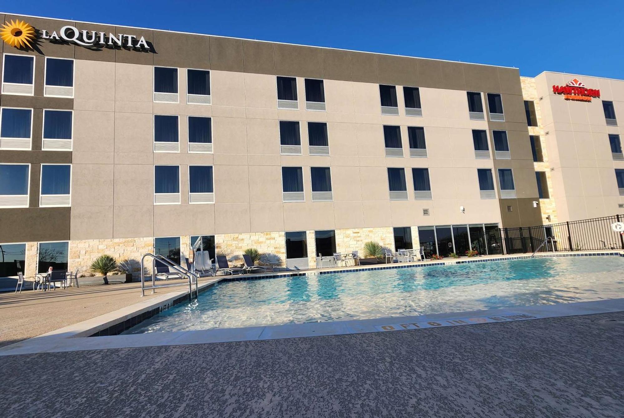 La Quinta Inn & Suites By Wyndham Дел Рио Екстериор снимка