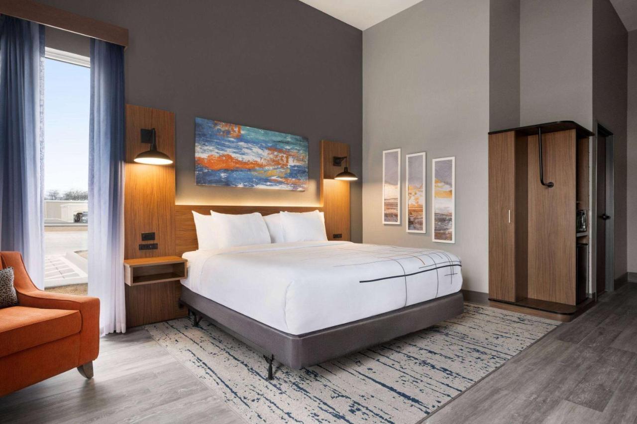 La Quinta Inn & Suites By Wyndham Дел Рио Екстериор снимка
