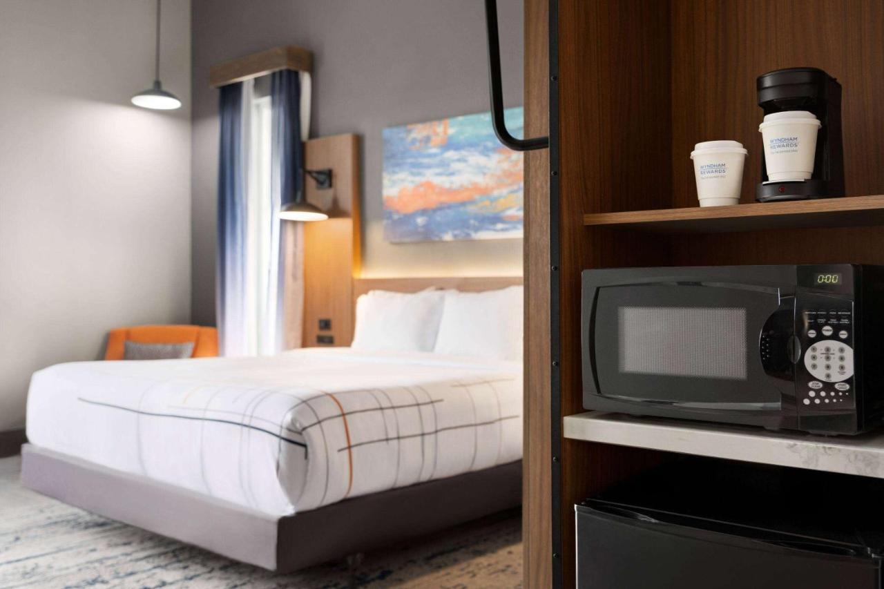 La Quinta Inn & Suites By Wyndham Дел Рио Екстериор снимка
